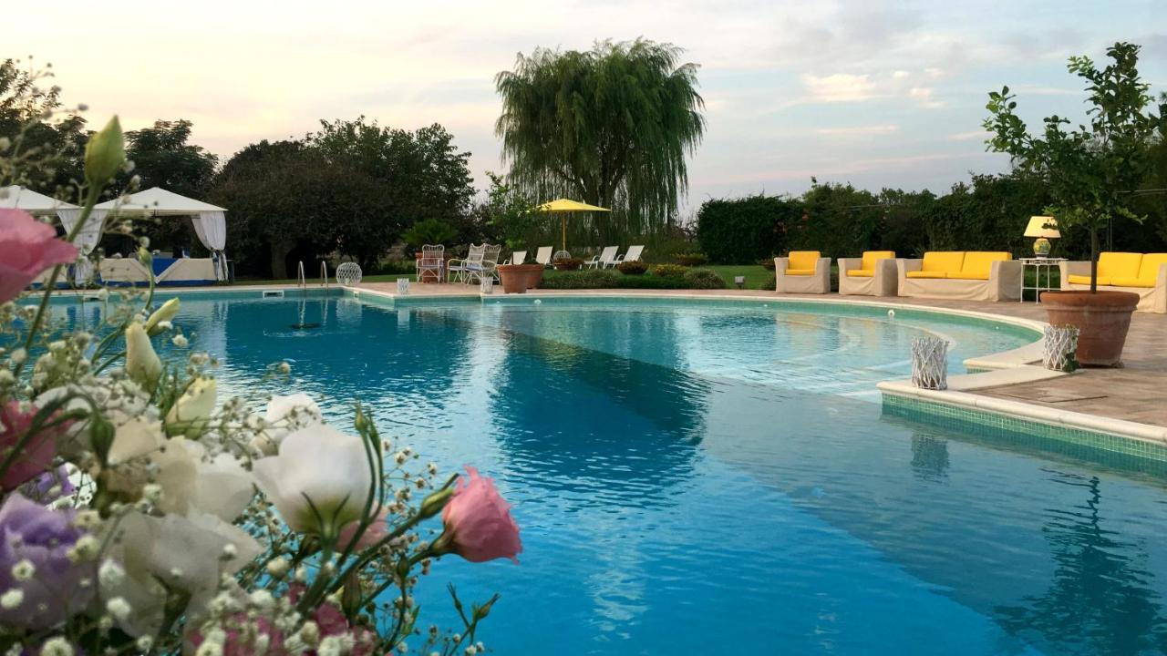 Tenuta Donnanna Agriturismo&Glamping ガラトーネ エクステリア 写真