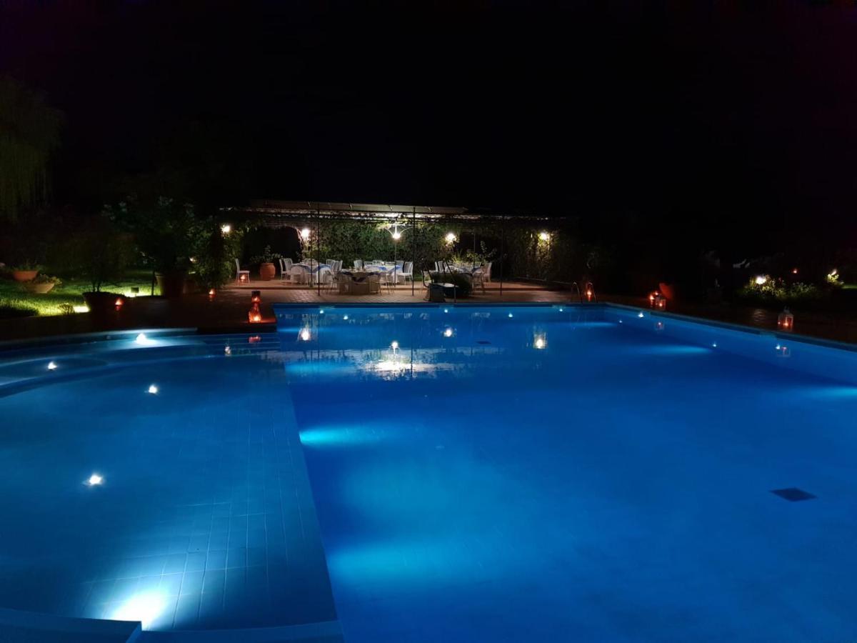 Tenuta Donnanna Agriturismo&Glamping ガラトーネ エクステリア 写真