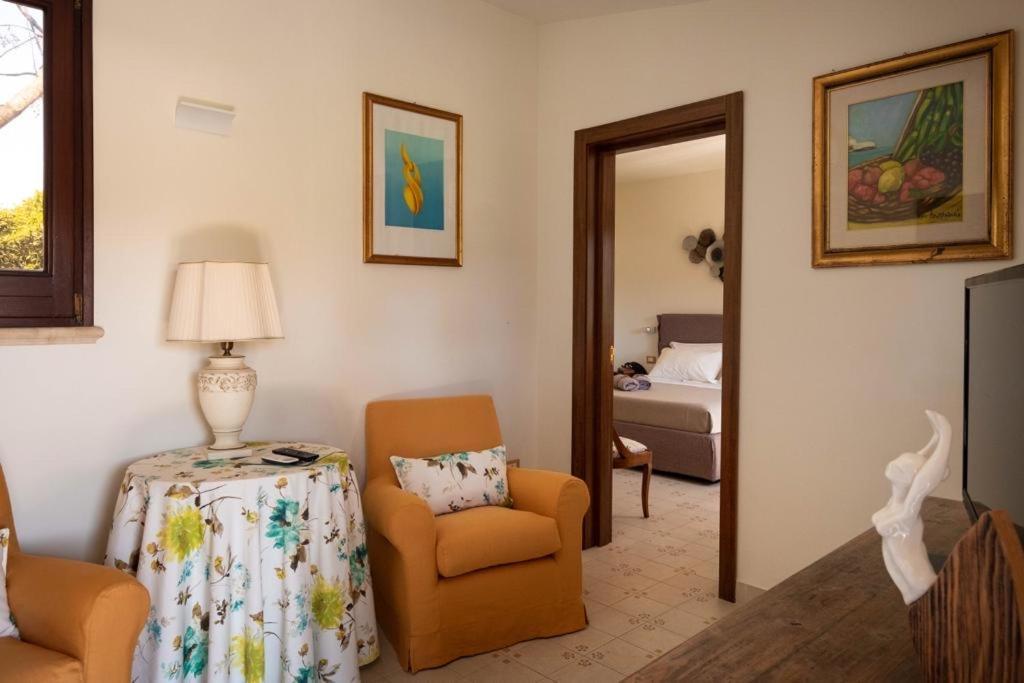 Tenuta Donnanna Agriturismo&Glamping ガラトーネ エクステリア 写真