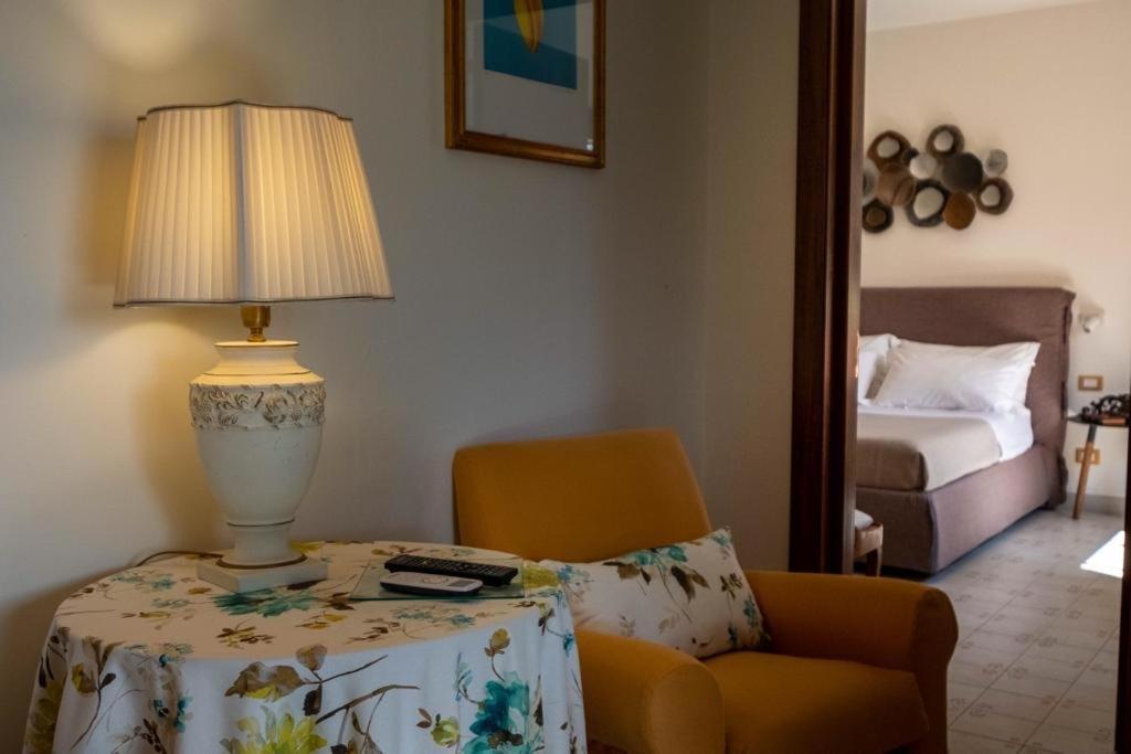 Tenuta Donnanna Agriturismo&Glamping ガラトーネ エクステリア 写真